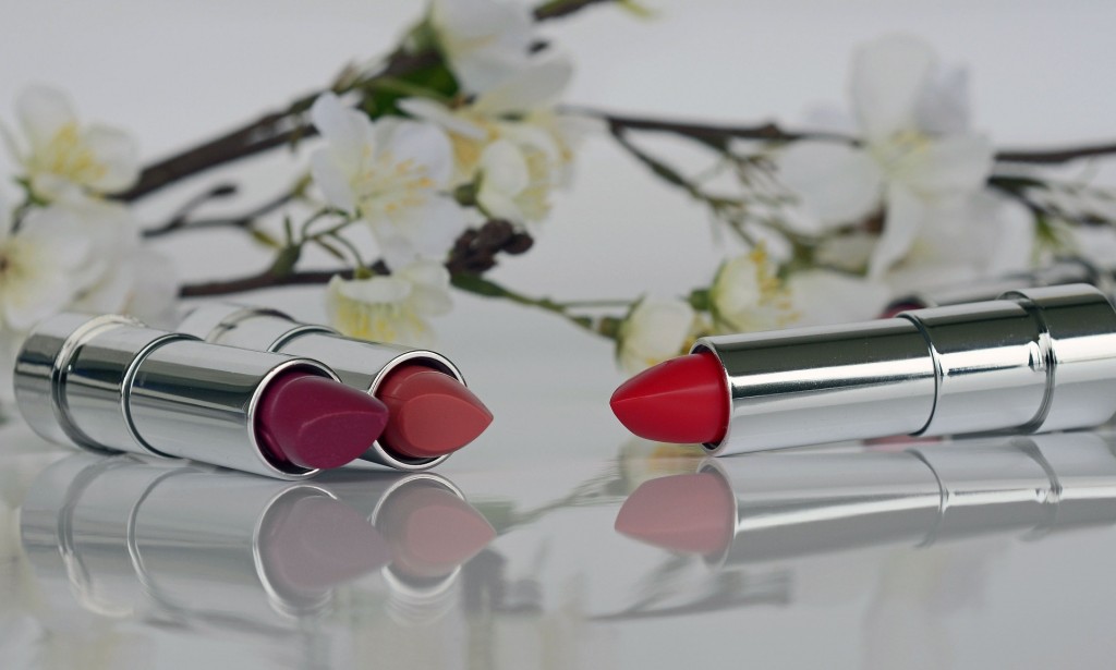 ما سبب ارتفاع مؤشر مبيعات مواد التجميل عموما وأحمر الشفاه خصوصا في أوقات الأزمات