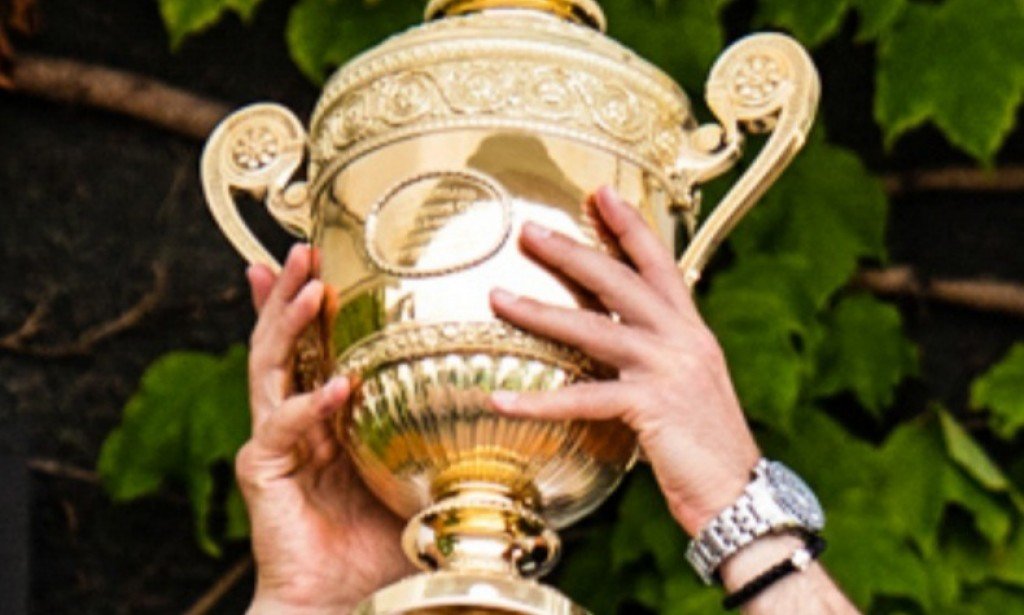 اكتشف من هو افضل لاعب كرة المضرب