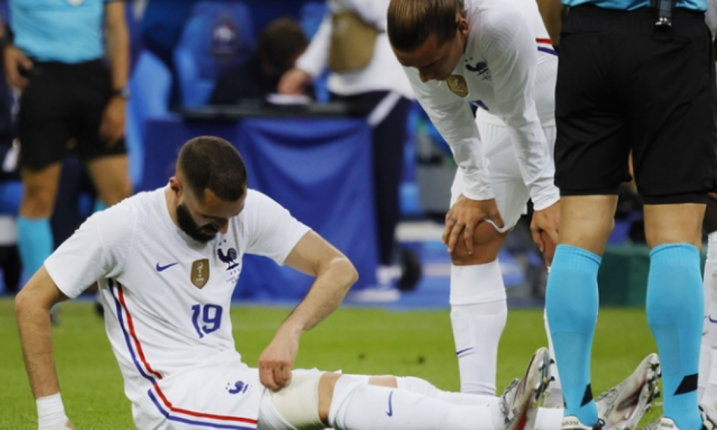 إصابة بنزيما قبل لقاء برشلونة