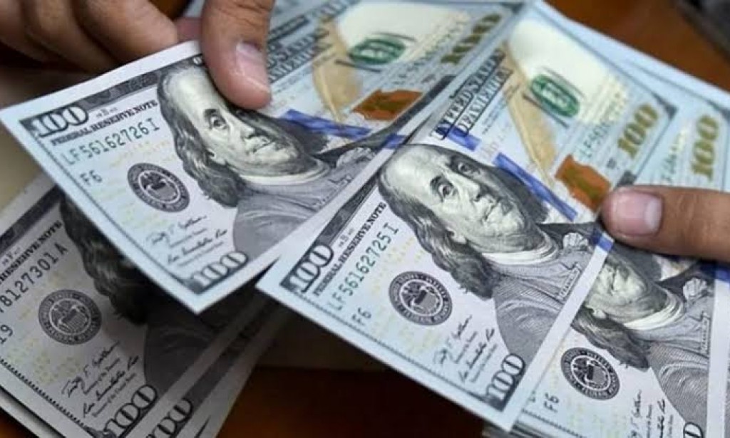 قفزة هائلة للدولار في مصر بعد رفع سعر الفائدة