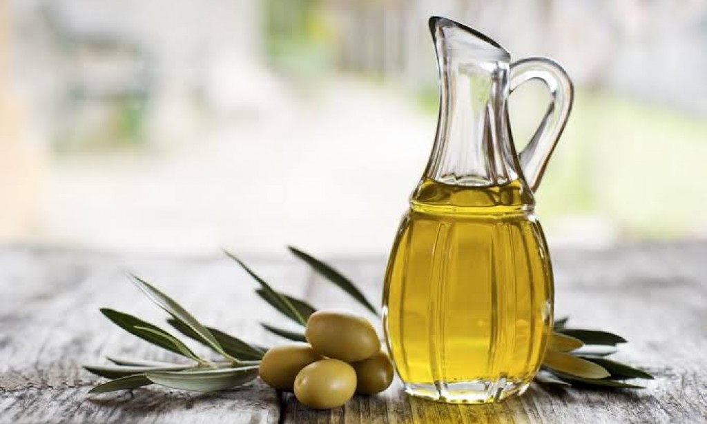 Benefits of olive oil for the skin and how to use it