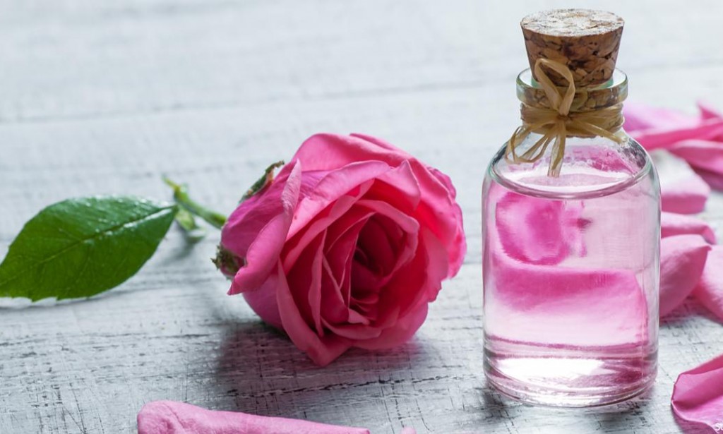 مفاجأة تعرف على أسرار ماء الورد في شفاء كثير من الأمراض