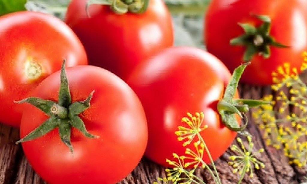 The benefits of tomatoes include improving immunity and heart health