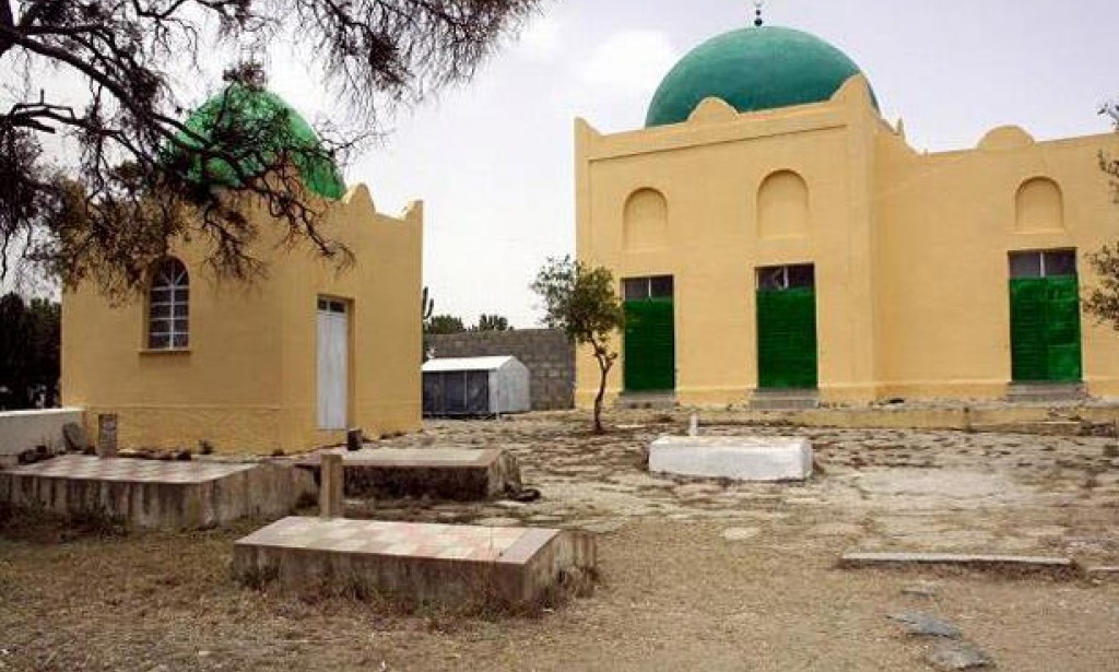 الملك الذي اضاء قبره بعد موته