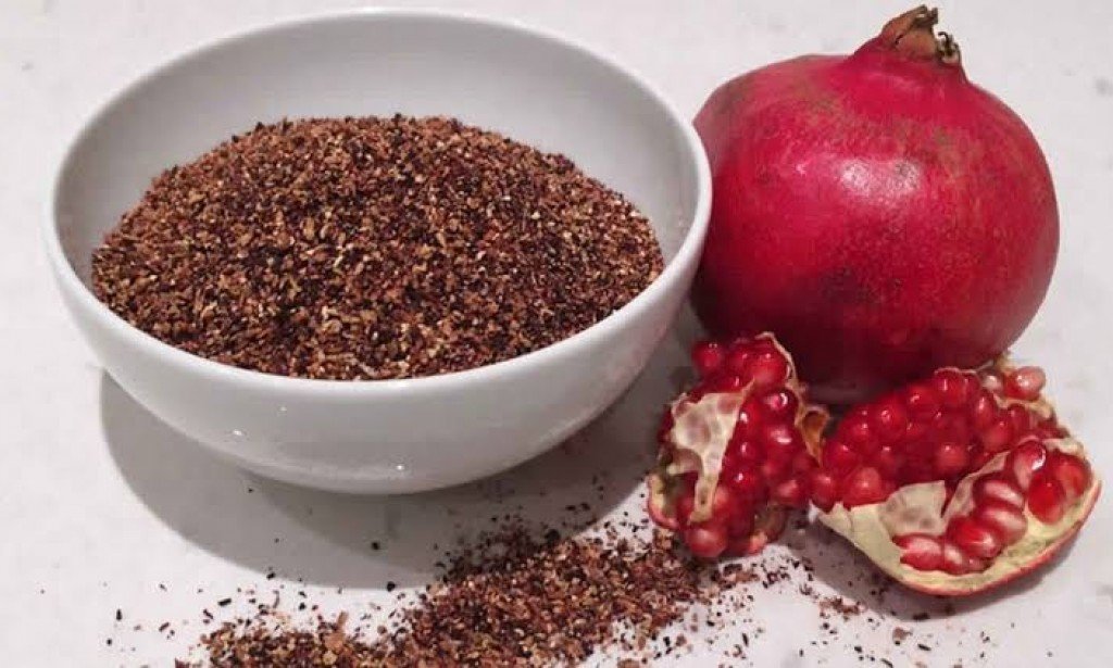 ماسك قشور الرمان و النشا لازالة اثار الشمس