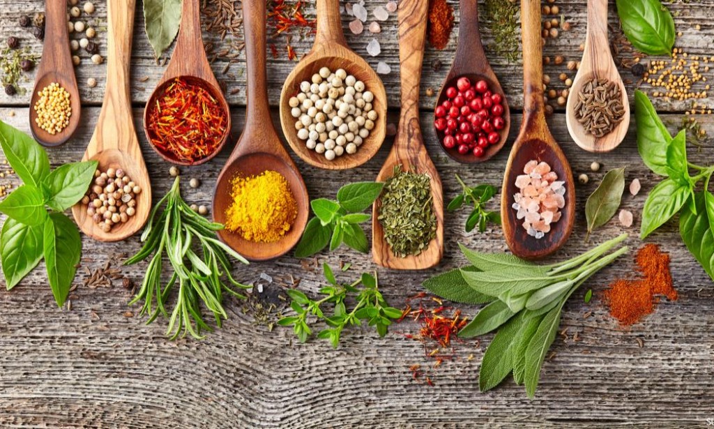 اهم 5 انواع اعشاب صحية متوفرين في كل بيت