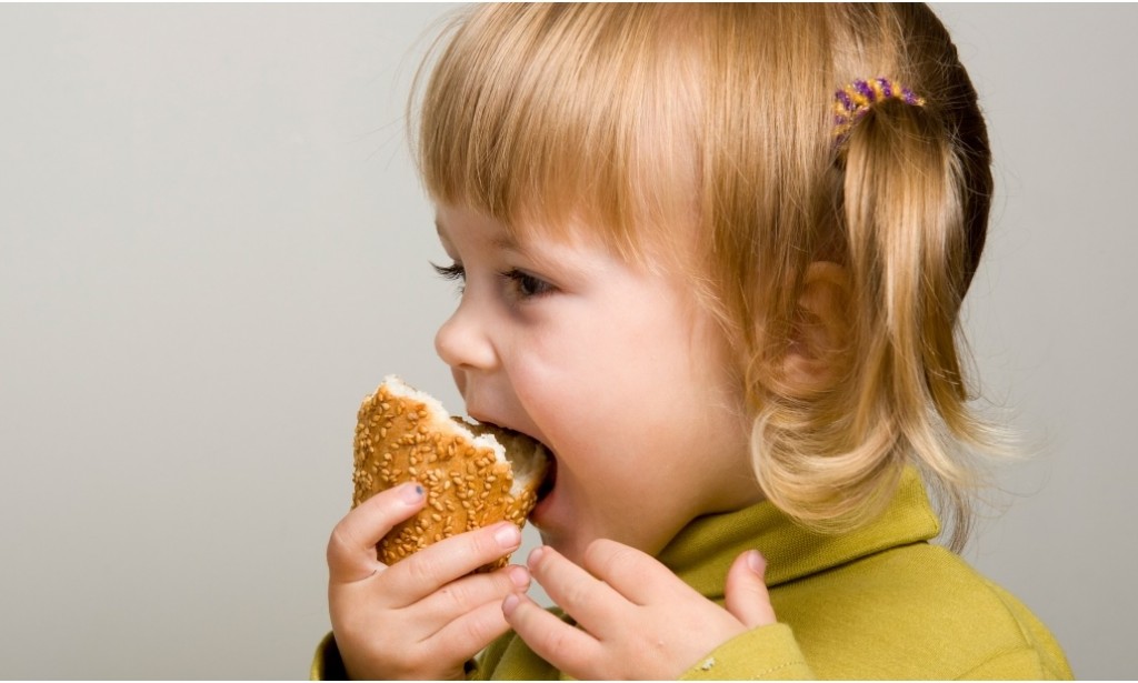 هل الخبز والشاي مفيد للأطفال