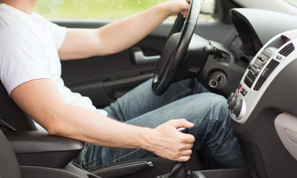 صوت طقطقة في السيارة عند الوقوف