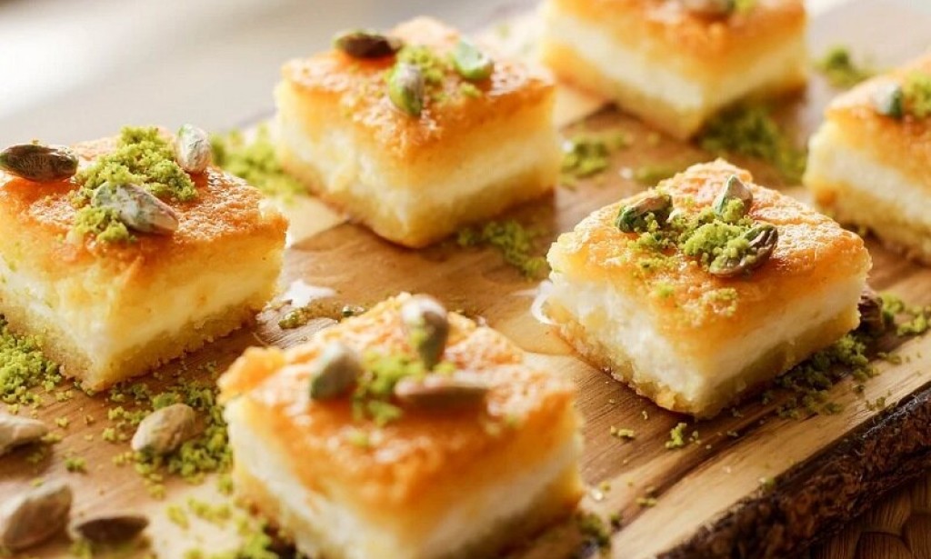 طريقة عمل البسبوسة بجوز الهند والزبادي والبيض