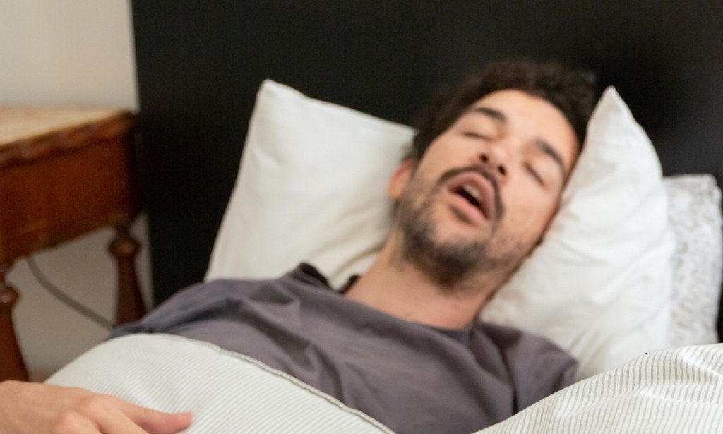 اسباب الشخير اثناء النوم وافضل طرق علاجه