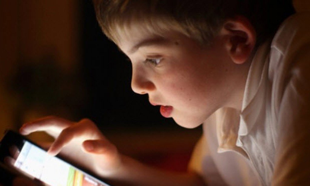 للتكنولوجيا فوائد للطفل .. لكن ماذا عن الأضرار و كيفية تجنبها؟