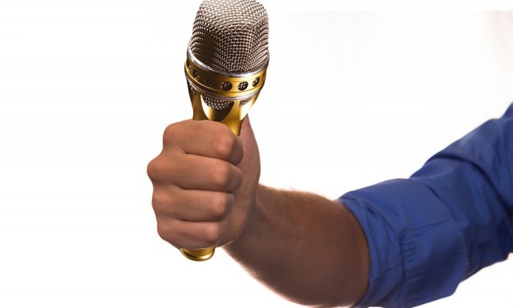 كيفية بدء تشغيل بودكاست: الدليل الكامل خطوة بخطوة [2023]