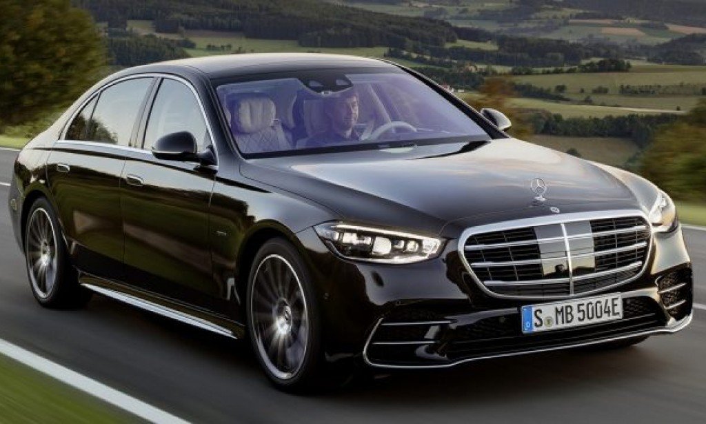 مراجعة سيارات مرسيدس S-Class 2023 : المواصفات والمميزات والأسعار.