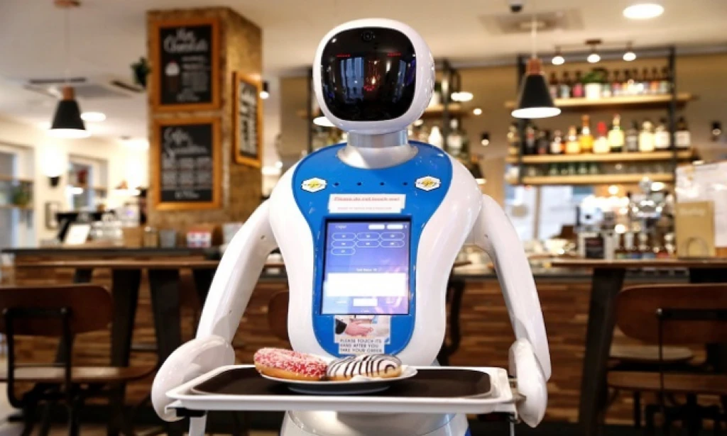 استخدام الروبوتات في خدمة العملاء بقطاع الضيافة